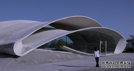•卡薩爾的卡塞雷斯巴士站 •卡薩爾的卡塞雷斯巴士站