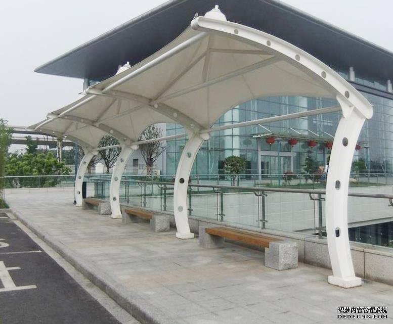 公交汽車站臺膜結構(圖1) 公交汽車站臺膜結構(圖1)