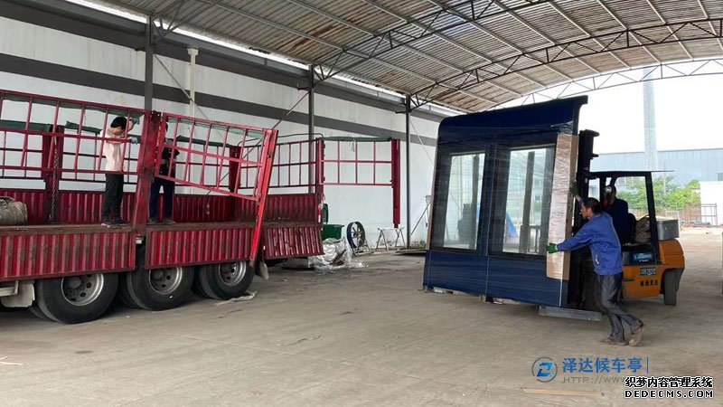藍色港灣式候車亭裝車完成,準備