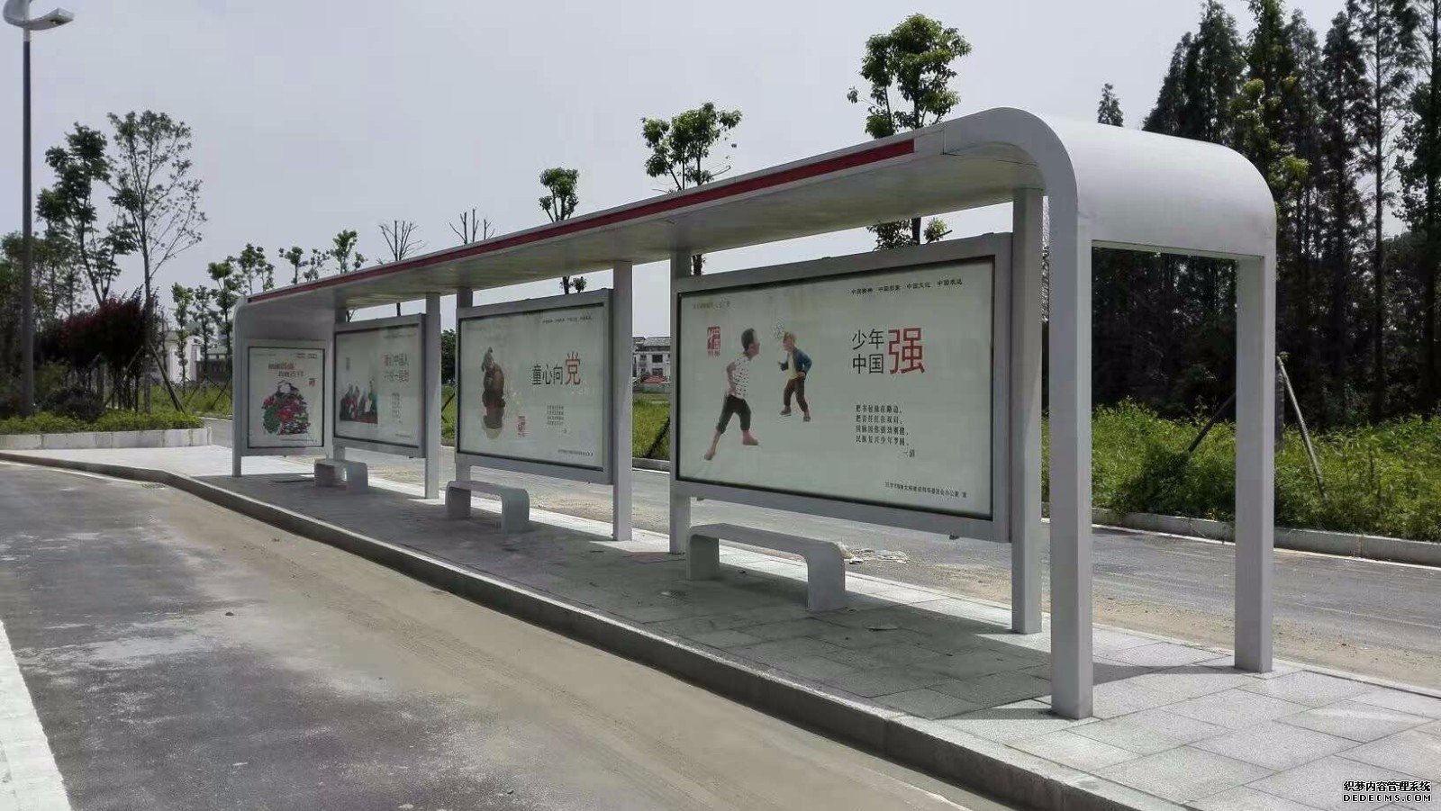 長沙公交候車亭實現框架性解決