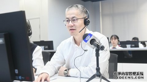 上午處置|729路公交車一班要等40分鐘?現場查明:系站臺顯示屏損壞 上午處置|729路公交車一班要等40分鐘?現場查明:系站臺顯示屏損壞