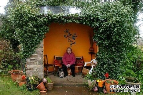 英國田園風情公交站臺